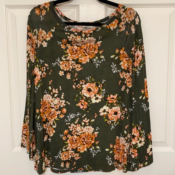 Green and floral blouse - Picture 1 of 3